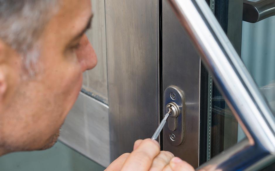changement serrure porte Paris 19
